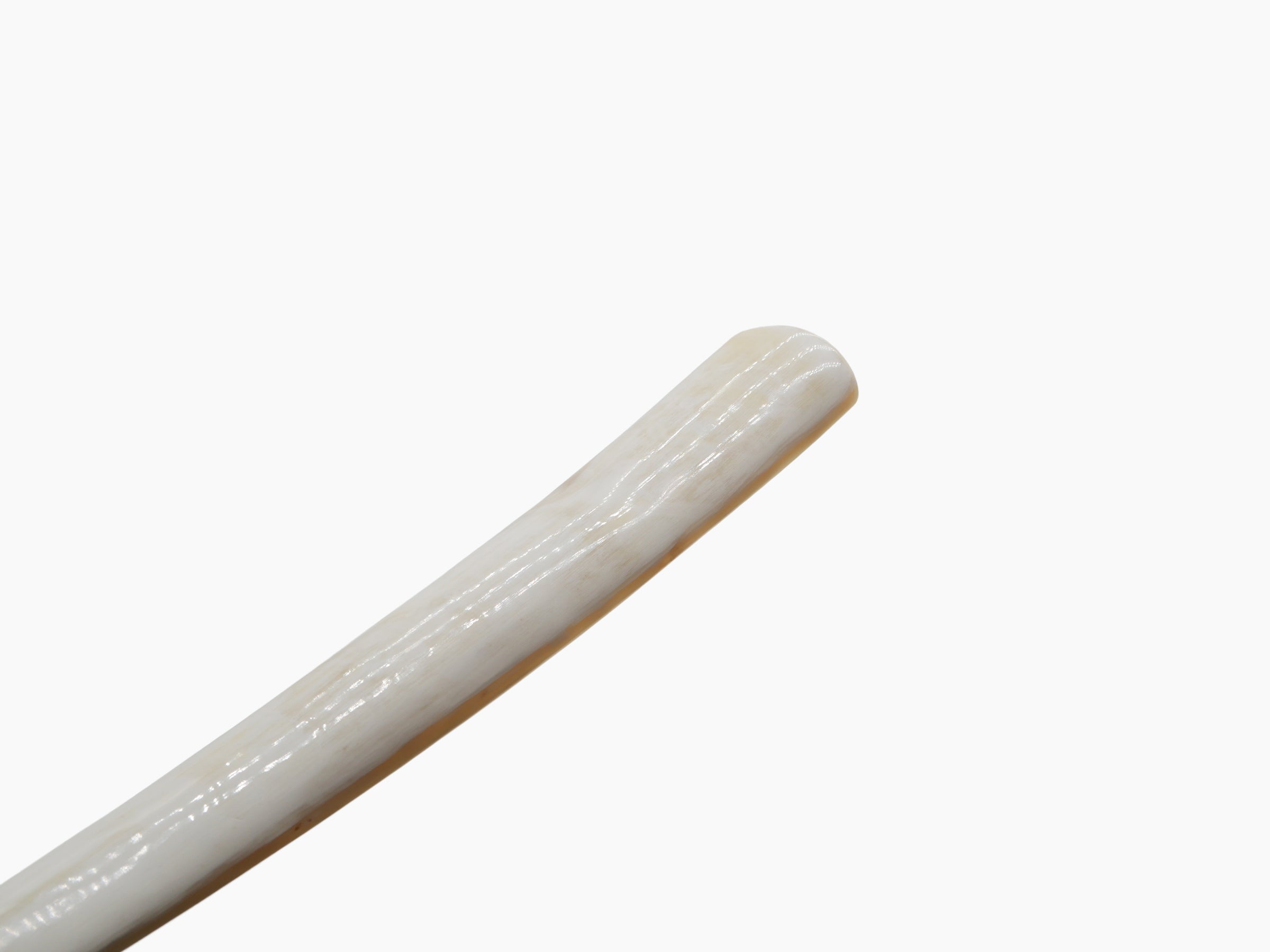 Long Corno shoehorn carved from natural buffalo horn with a smooth curved shaft