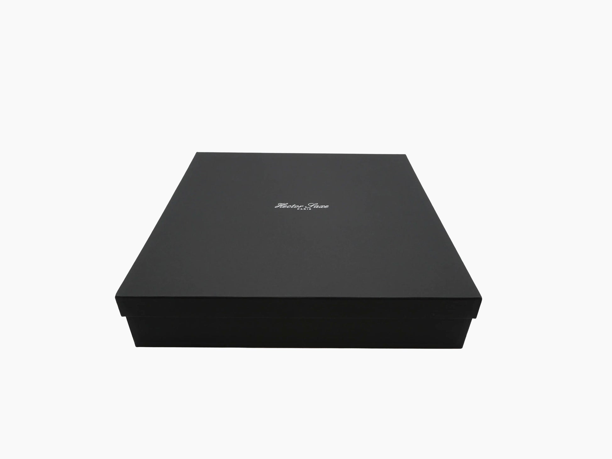 Closed black presentation box with lid for the alligator coral chess set