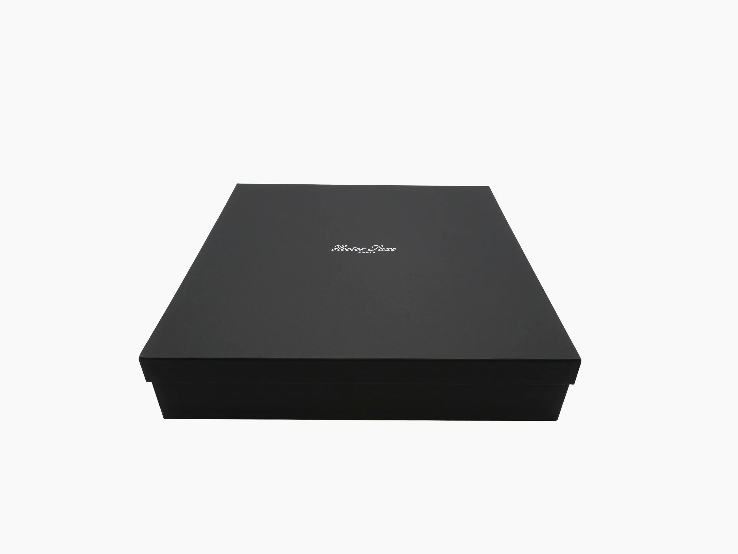 Closed black presentation box with lid for the alligator coral chess set