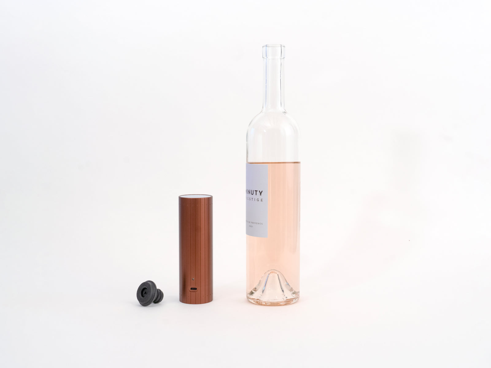Gard’Vin On/Off Power Signature wine preservation pump with accessories beside a bottle of rosé