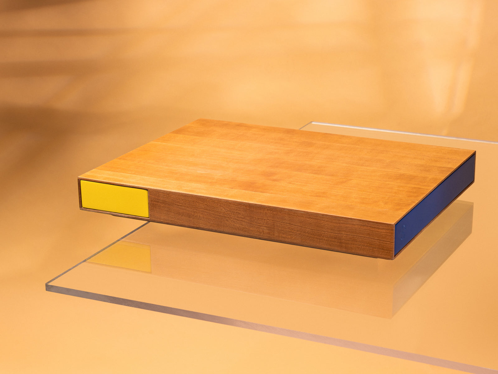 Le Plateau viewed from a lower angle showing the yellow label on the edge and blue side panel