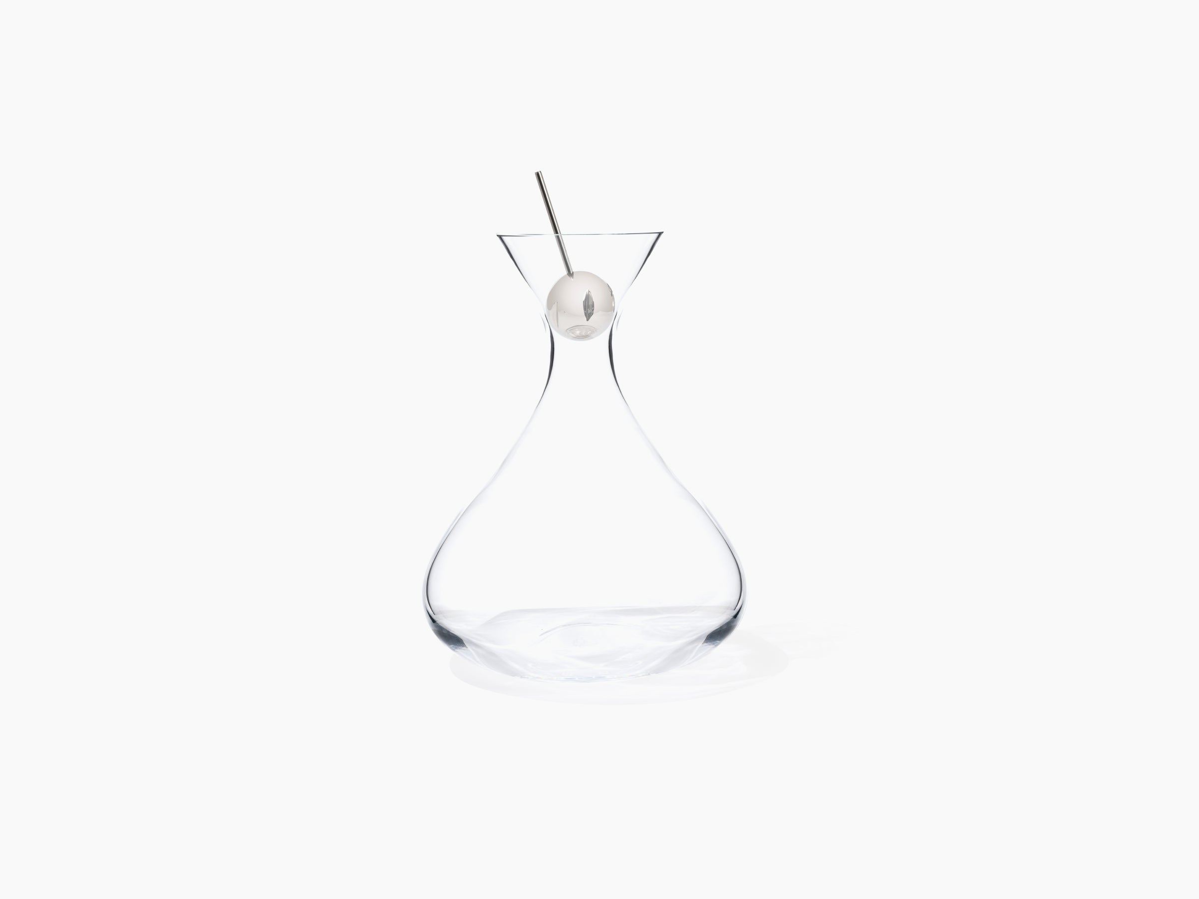 Open Cristal Developer Soufflée bouche wine decanter with integrated aroma sphere at the neck.