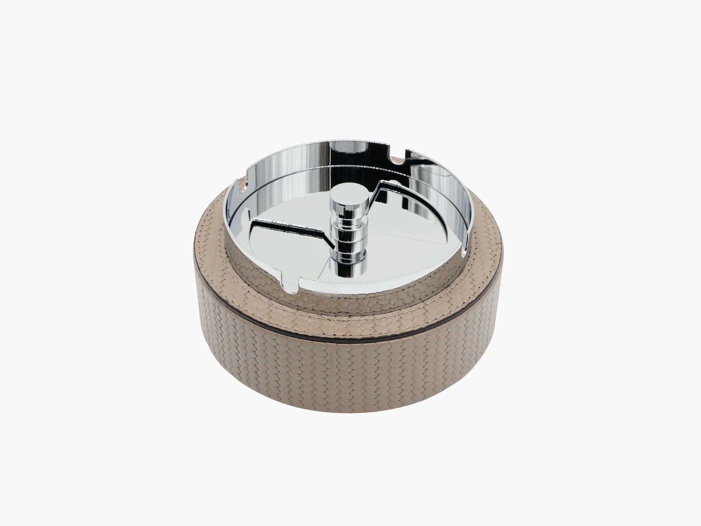 Vento ashtray with beige leather wrap and polished chrome interior and rotating cover